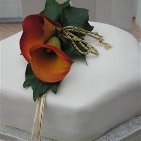 fwthumbAkele_wedding_mangocalla_cake-middle.jpg