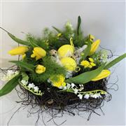 Easter table centre